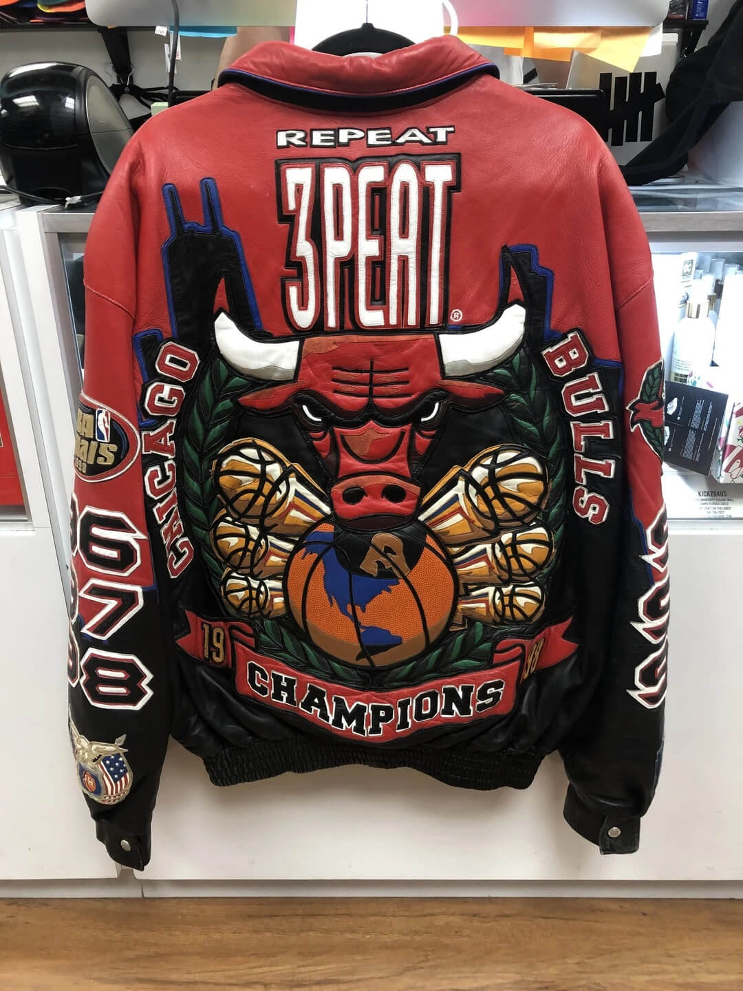 Chicago Bulls Jeff Hamilton Leather Jacket (L) – Retro Windbreakers