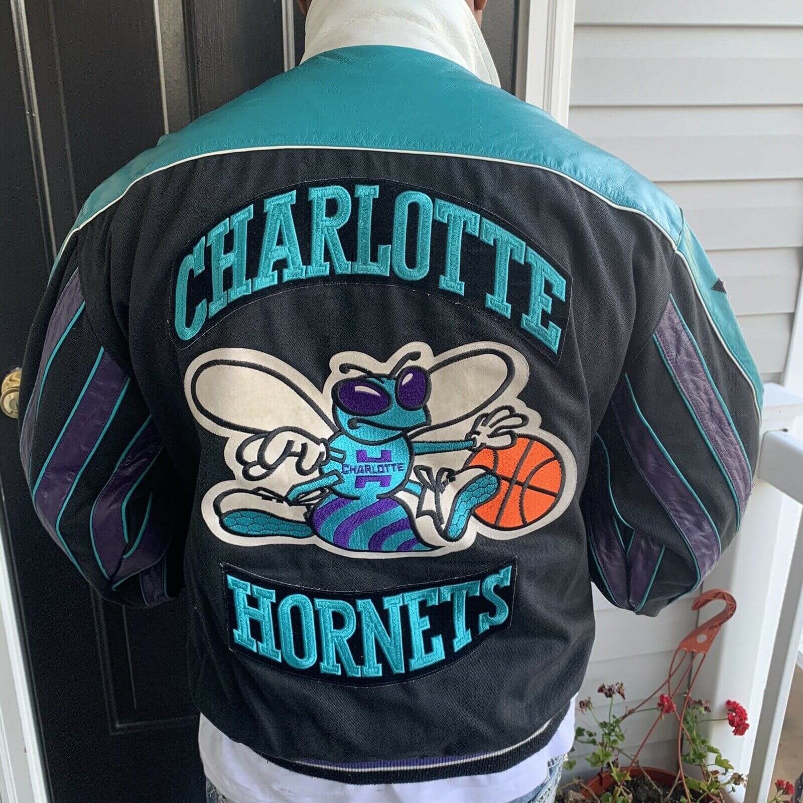Men's Starter Purple/Teal Charlotte Hornets Fast Break Satin Full-Snap Jacket Size: Large