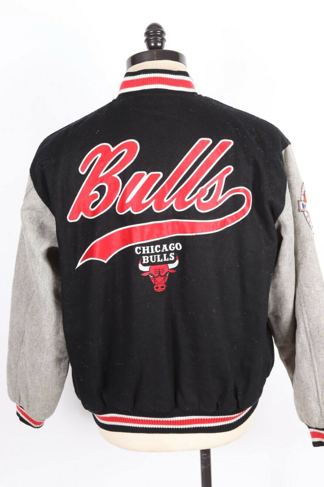 Maker of Jacket NBA Teams Jackets Chicago Bulls Vintage Black Varsity Letterman