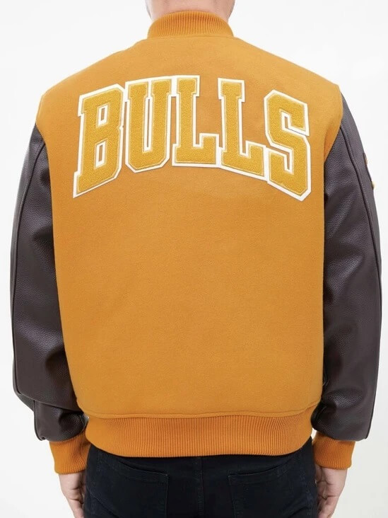 Chicago Bulls Pro Standard Varsity Blue Crewneck Sweatshirt