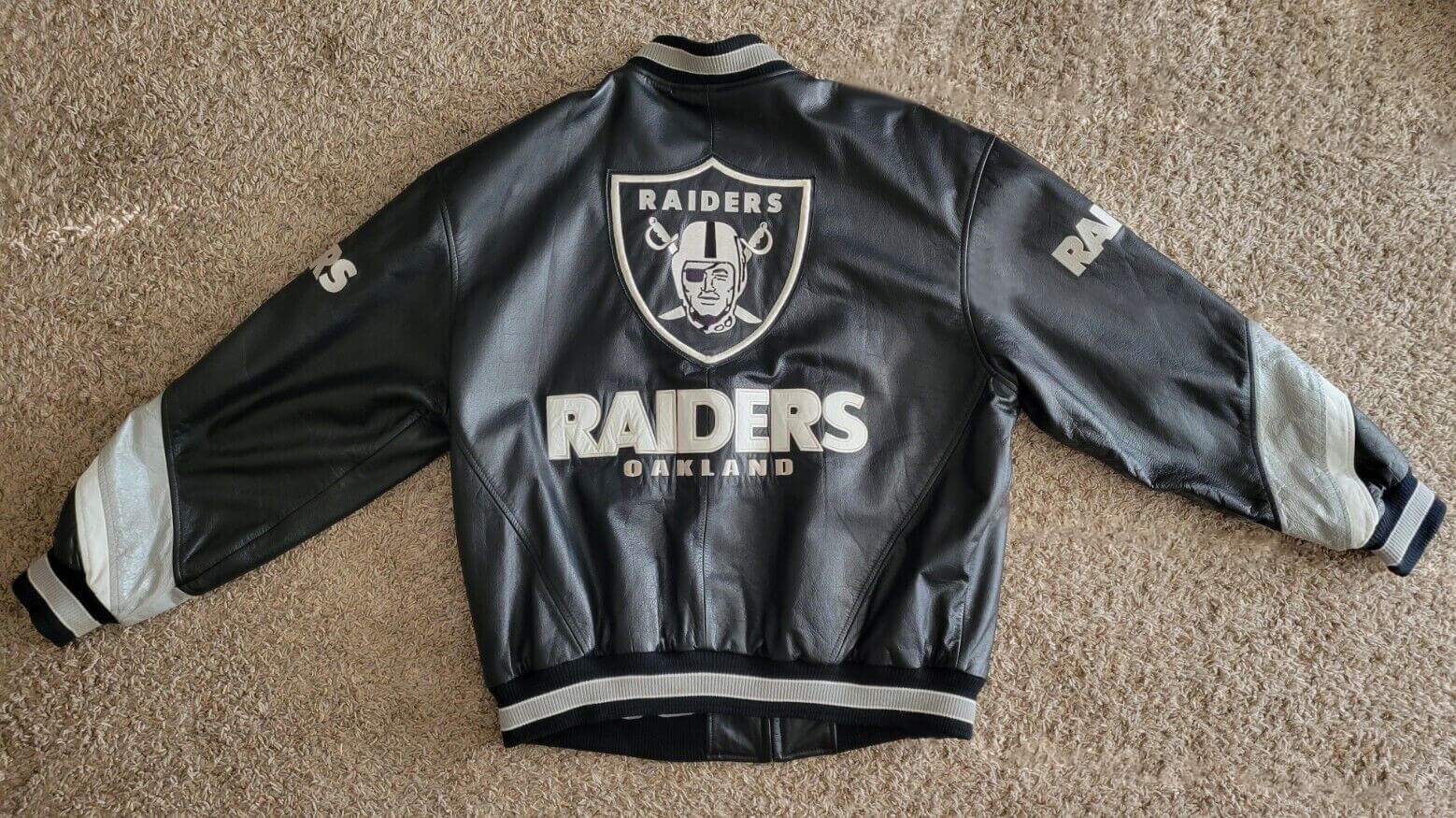 Oakland Raiders NFL Logo Vintage Leather Jacket For Men And Women