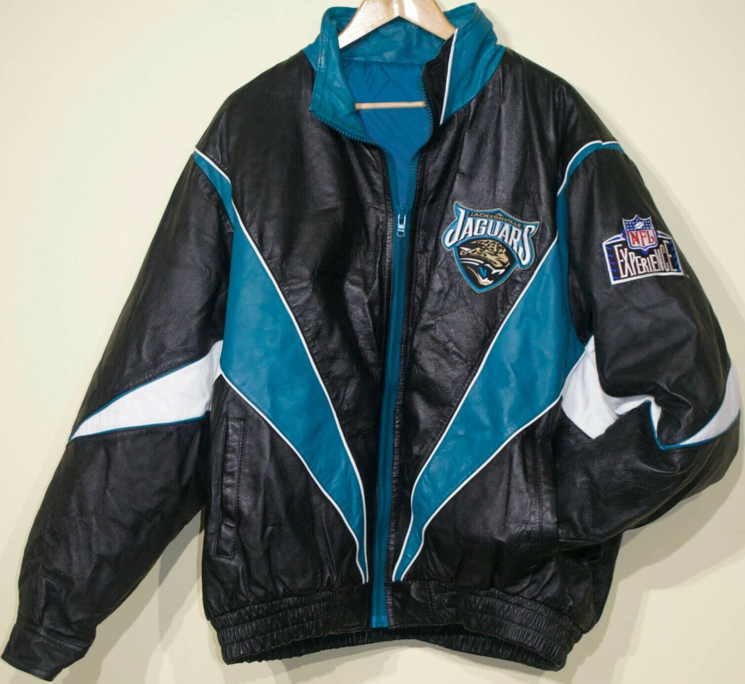 Eagles players receive limited edition Starter jackets with retro logo